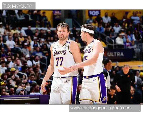 里夫斯幽默点评东契奇成长之路期待他早日成熟展现更强实力